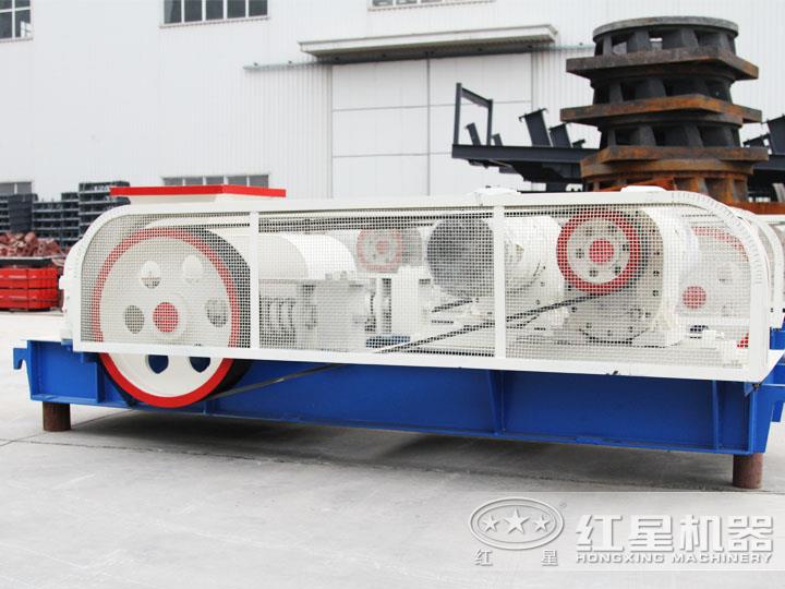 強(qiáng)力齒輥破碎機(jī)，體積小，破碎比大