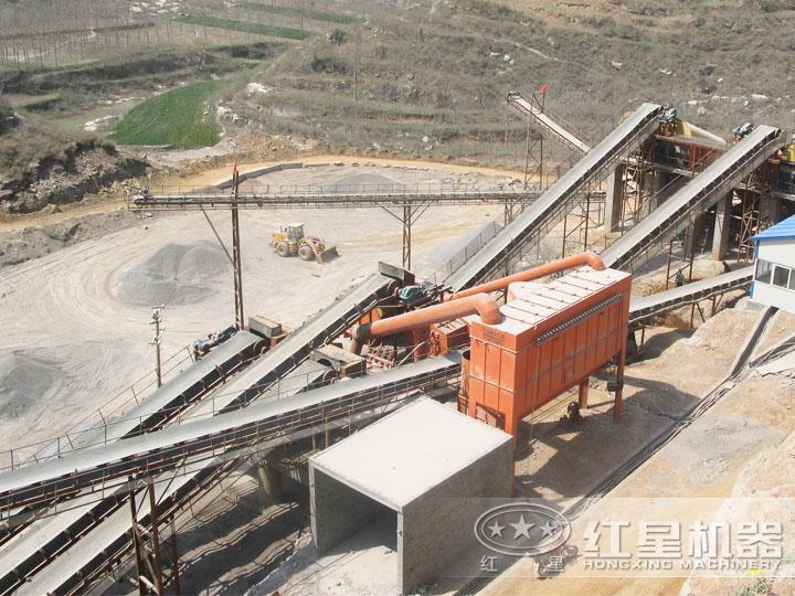 河南桐柏青石制砂現場產量250t/h，出料均勻