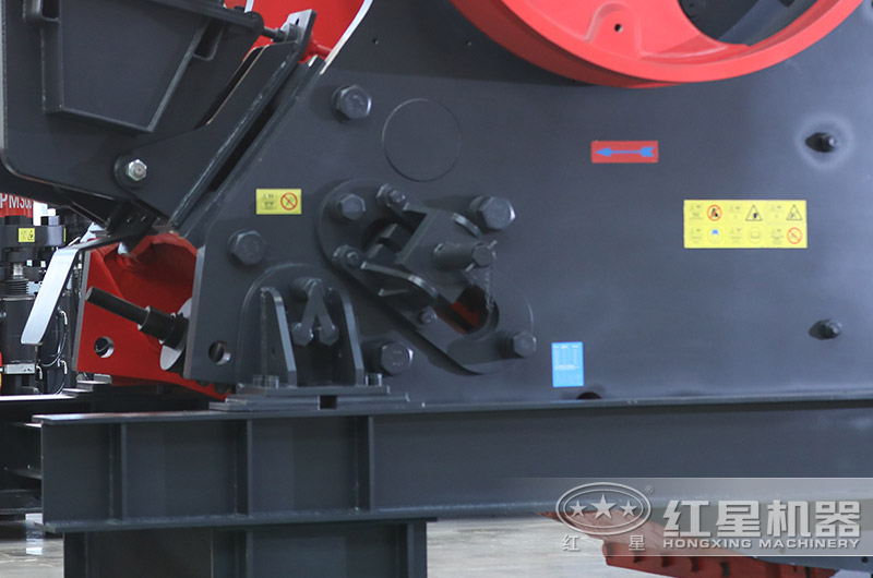 鄂式破碎機楔塊調節(jié)