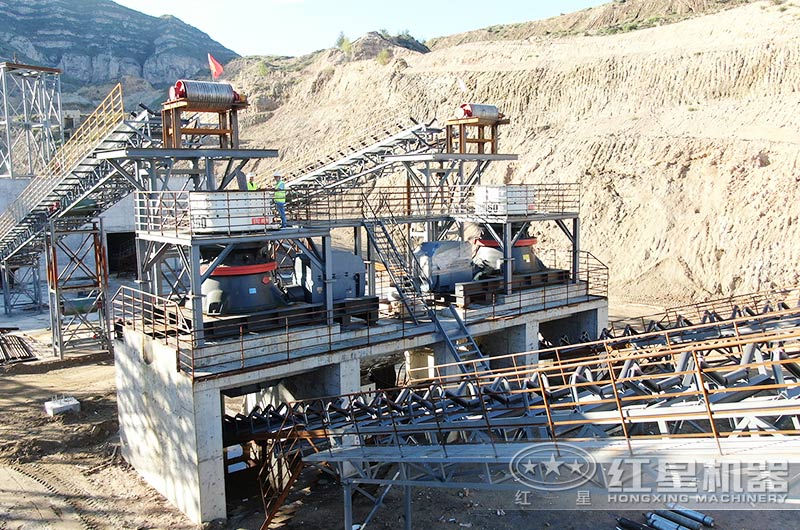 大型石頭粉碎現(xiàn)場圖片