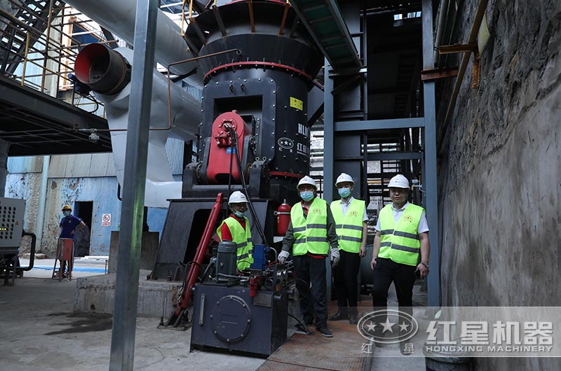 磨粉機生產現場 磨粉機生產現場